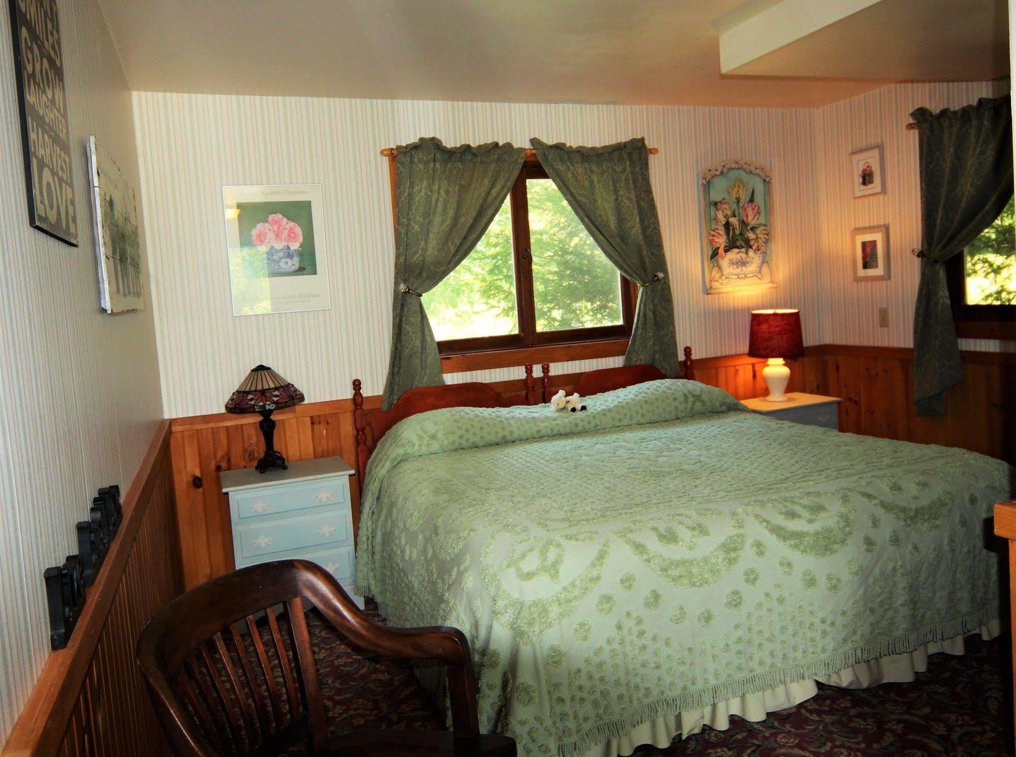 Blue Gentian Lodge At Magic Mountain Londonderry Eksteriør billede